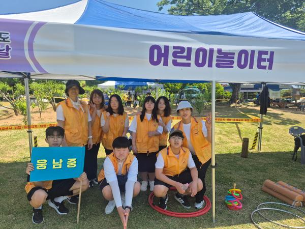 학부모봉사단 샤프론과 학생 프론티어 단원  제19회 세계인의 날 행사 참여